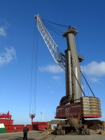 Duinkerke harbour, large crane